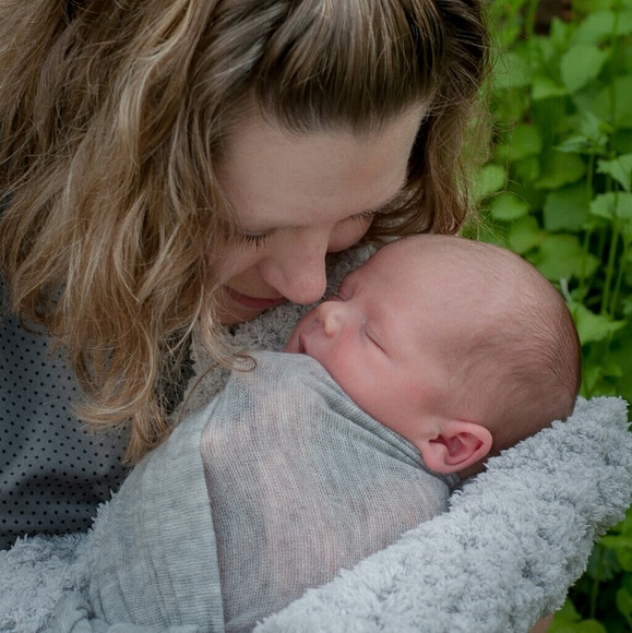 Meet your Posher, April - Picture 1 of 2